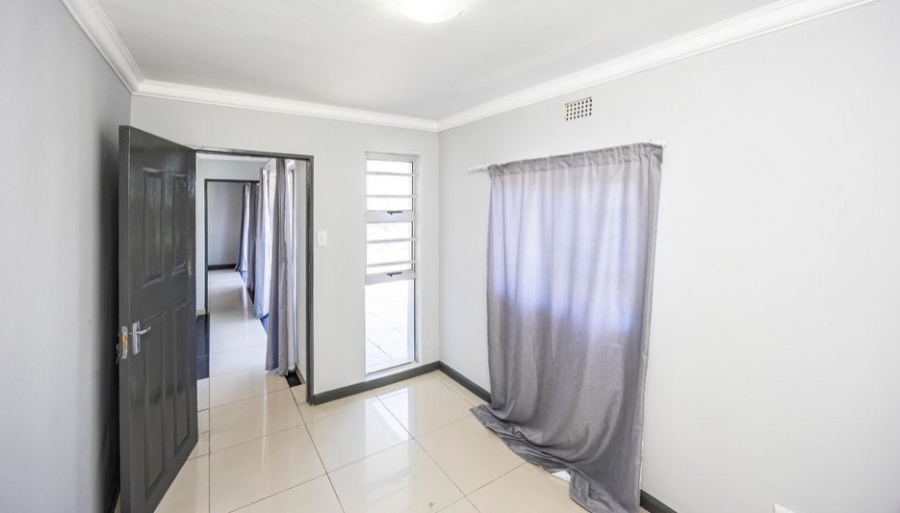 4 Bedroom Property for Sale in Sunnyridge Eastern Cape